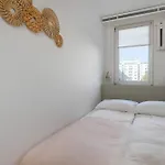 Style & Sea With Balcony In By Renters *