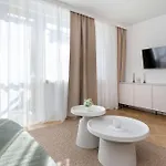 Style & Sea With Balcony In By Renters *