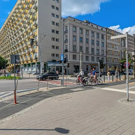 Style & Sea With Balcony In By Renters Apartament