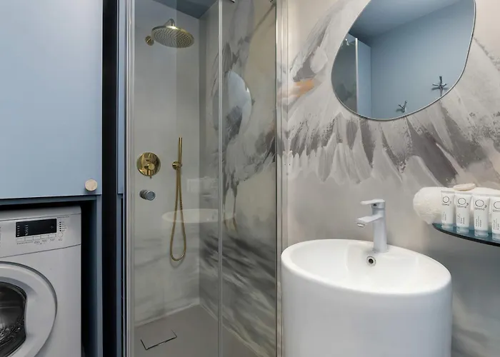 Style & Sea With Balcony In By Renters Apartament